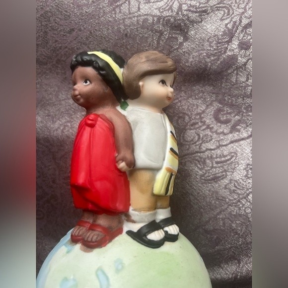 Musical Box Children Of The world Rotating Figurine  Porcelain Vintage 80s - Picture 4 of 7